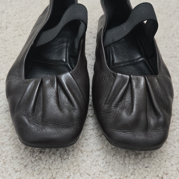 Massimo Dutti Black Leather Flats - Picture 2 of 9
